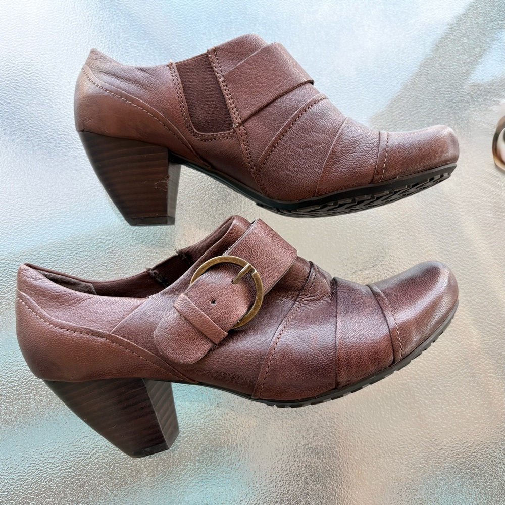 Bear Traps Women's Heeled Leather Shoes.